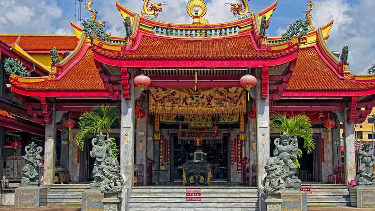 jui-tui-shrine-temple-phuket-thailand-2.jpg