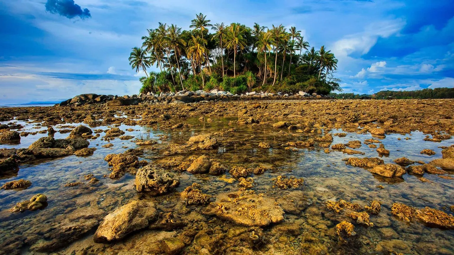 nai-yang-beach-phuket-thailand-3.jpg