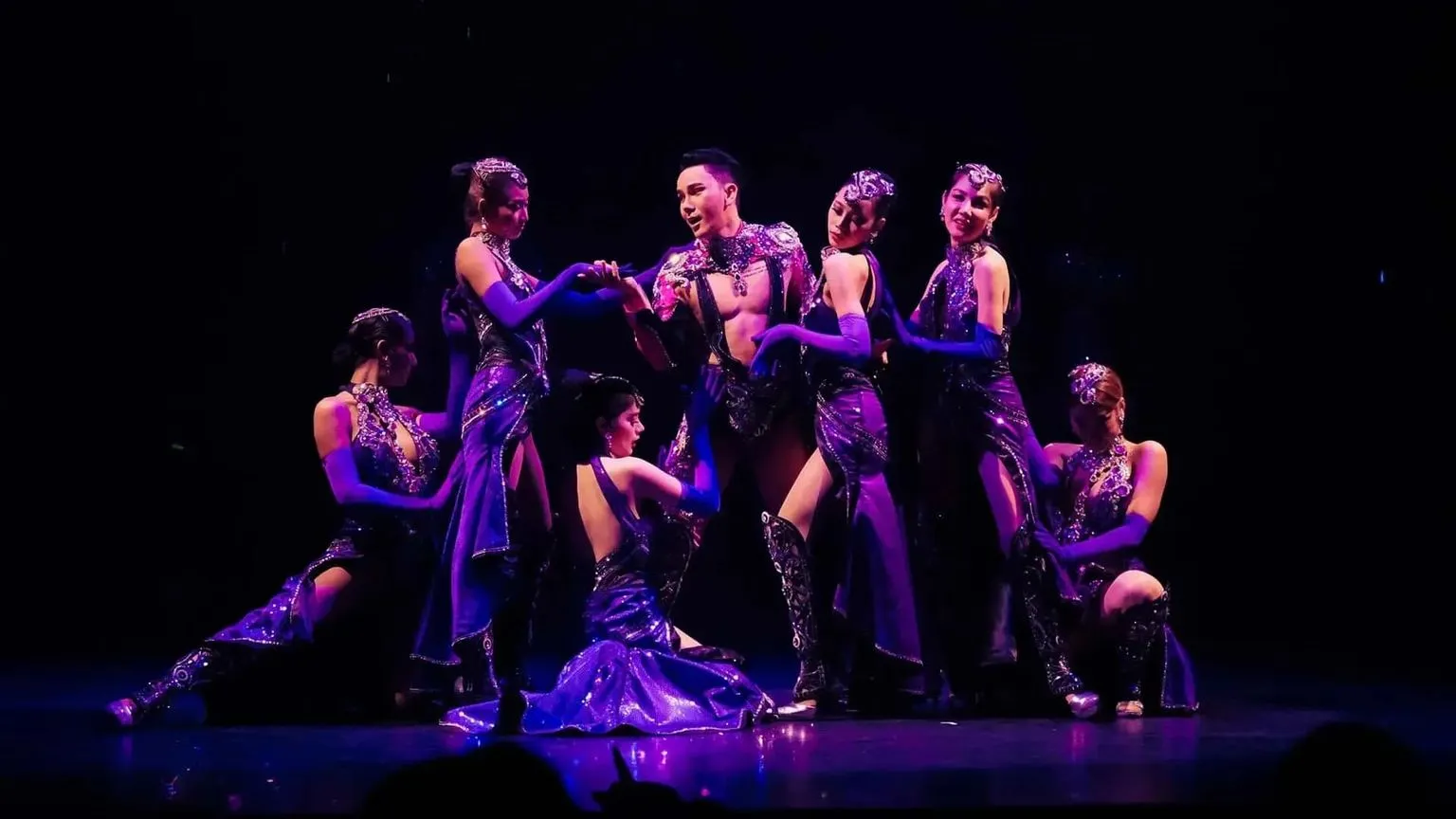 simon_cabaret-show-phuket-thailand-3.jpg