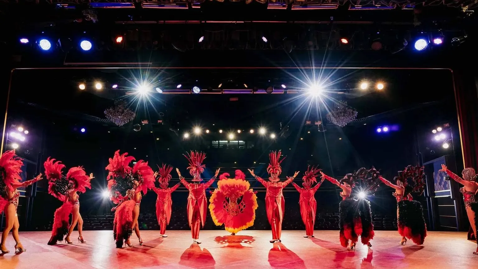 simon_cabaret-show-phuket-thailand-4-1.jpg