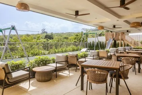 Flying Lizard Restaurant and Family Club